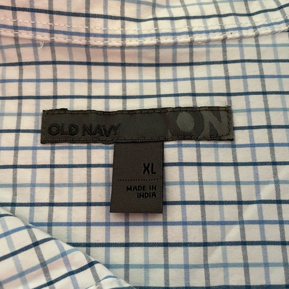 Old Navy Casual Button down shirt; size XL. Great condition. - Picture 2 of 5
